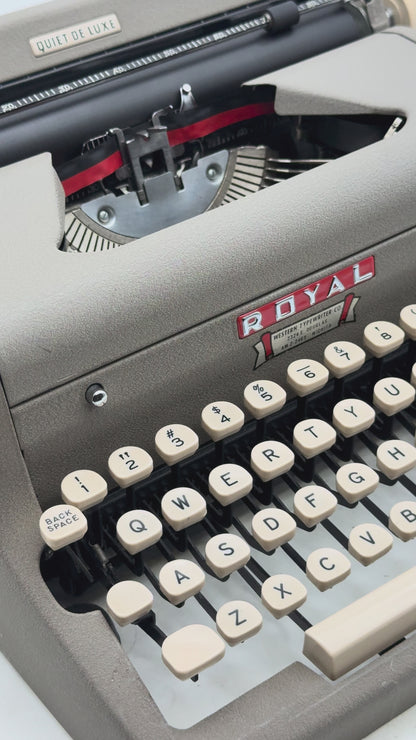 Royal Quiet Deluxe (195X) Typewriter