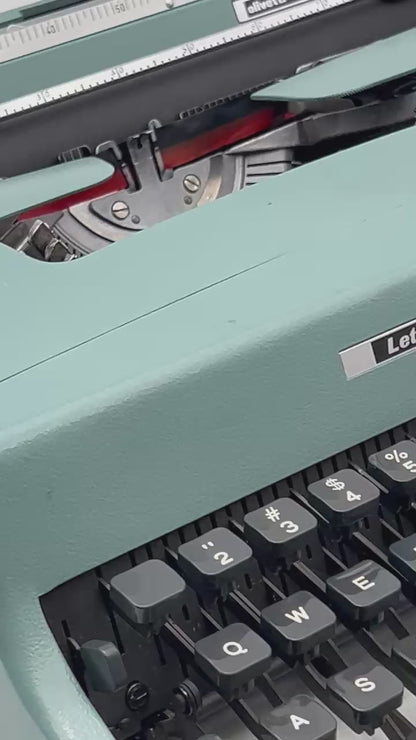 Olivetti Lettera 32 (1966) Typewriter