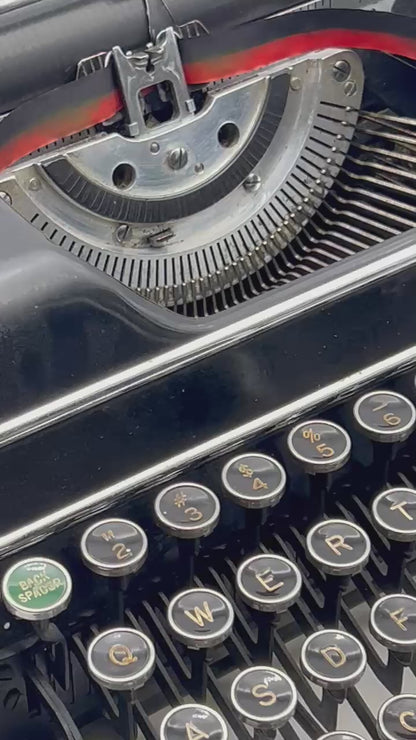 Underwood Champion (w/ Field Case) Typewriter