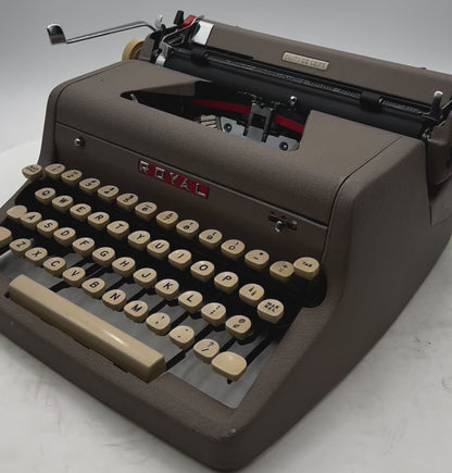 Royal Quiet Deluxe (1957) Typewriter