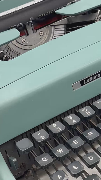 Olivetti Lettera 32 (Italy) Typewriter