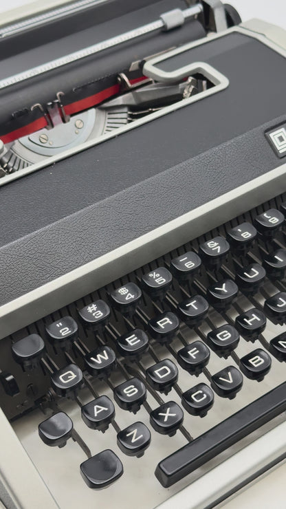 Olivetti Lettera DL Typewriter