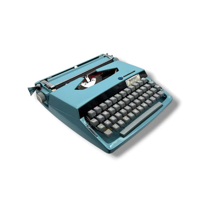 Toronto Typewriters Manual Typewriter Commodore 4400 (1968) CANADIAN KEYBOARD Typewriter