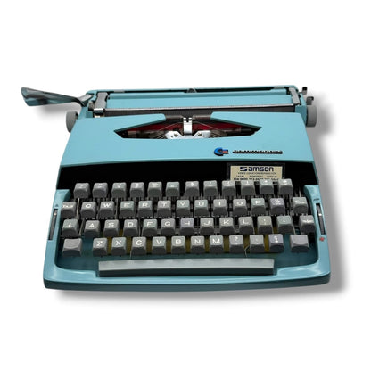 Toronto Typewriters Manual Typewriter Commodore 4400 (1968) CANADIAN KEYBOARD Typewriter