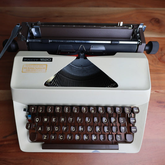 Toronto Typewriters Manual Typewriter FACIT 1620 Typewriter