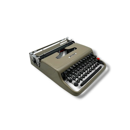 Toronto Typewriters Manual Typewriter Olivetti Lettera 22 Typewriter