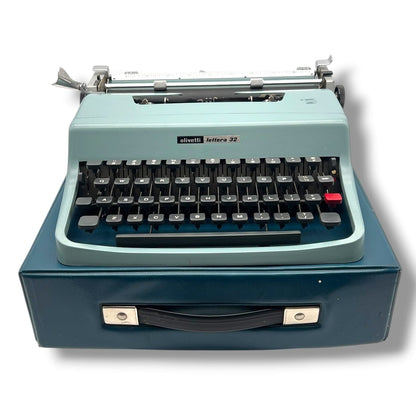 Toronto Typewriters Manual Typewriter Olivetti Lettera 32 Typewriter