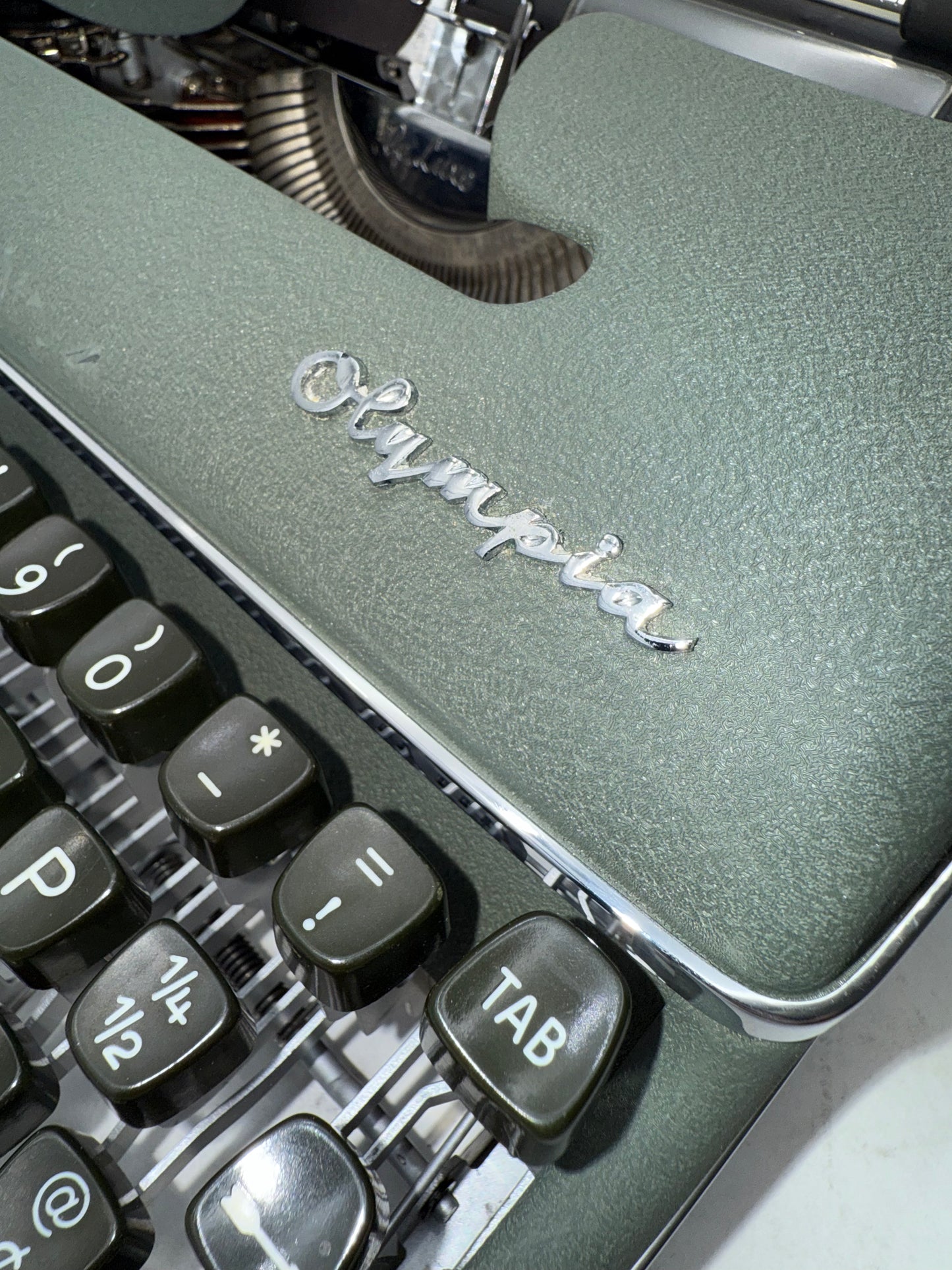 Toronto Typewriters Manual Typewriter Olympia SM3 (CURSIVE) 1958 Typewriter