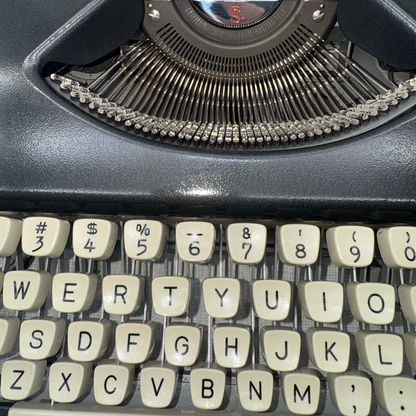 Toronto Typewriters Manual Typewriter Olympia Splendid / Socialite (1960) Portable Typewriter