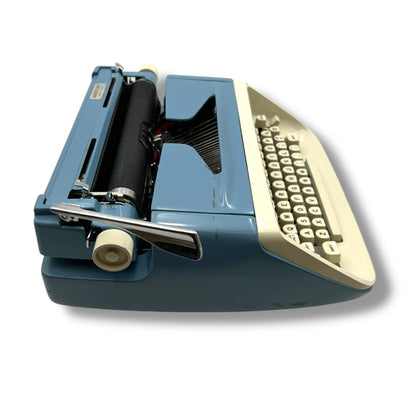 Toronto Typewriters Manual Typewriter *Royal Aristocrat (Script/Cursive) Typewriter