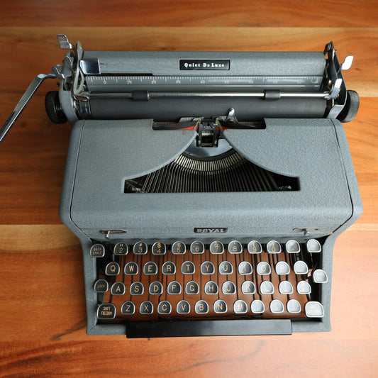 Toronto Typewriters Manual Typewriter Royal Quiet Deluxe (1949) Typewriter