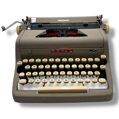 Toronto Typewriters Manual Typewriter Royal Quiet Deluxe (1957) Typewriter