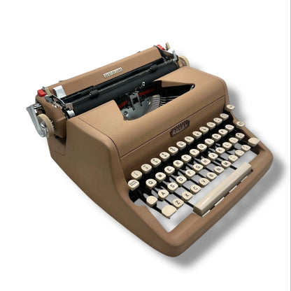 Toronto Typewriters Manual Typewriter Royal Quiet Deluxe (1958) Typewriter
