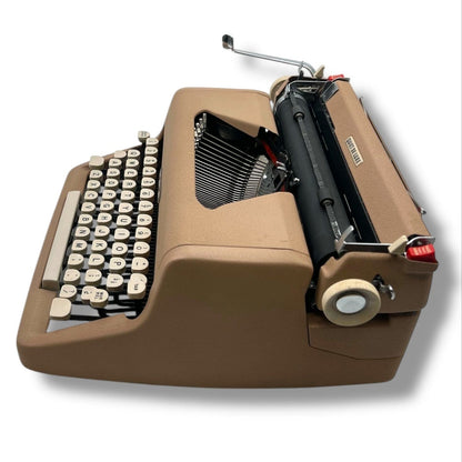 Toronto Typewriters Manual Typewriter Royal Quiet Deluxe (1958) Typewriter