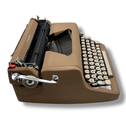 Toronto Typewriters Manual Typewriter Royal Quiet Deluxe (1958) Typewriter