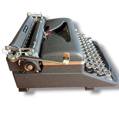 Toronto Typewriters Manual Typewriter Royal Quiet Deluxe Typewriter
