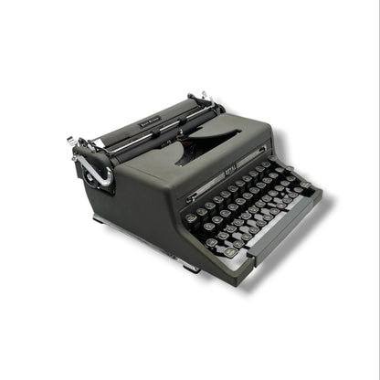 Toronto Typewriters Manual Typewriter Royal Quiet Deluxe Typewriter