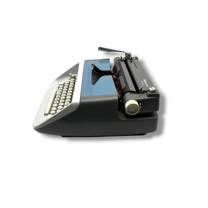 Toronto Typewriters Manual Typewriter Singer Professional (T-62) Portable Typewriter