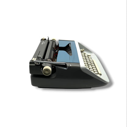 Toronto Typewriters Manual Typewriter Singer Professional (T-62) Portable Typewriter