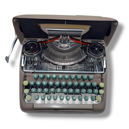 Toronto Typewriters Manual Typewriter Smith-Corona Sterling (1952) Typewriter