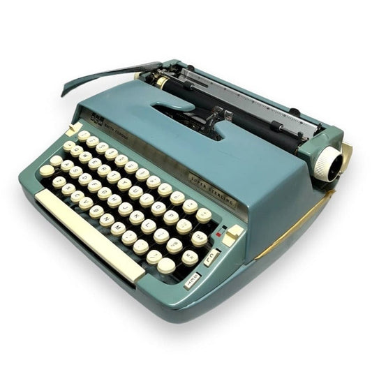 Toronto Typewriters Manual Typewriter Smith-Corona Super Sterling (1971) Typewriter