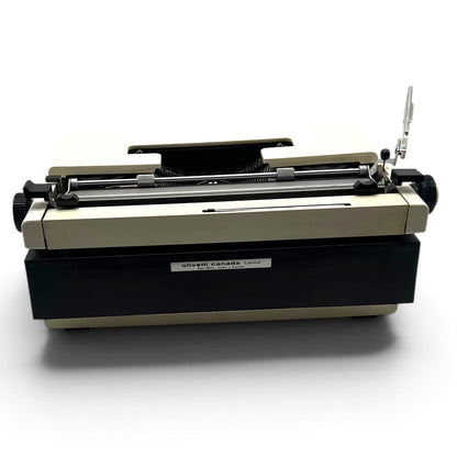 Toronto Typewriters Manual Typewriter Underwood 450 (black/white)