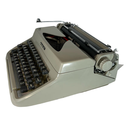 Toronto Typewriters Portable Typewriter Facit TP1 (French Canadian) Typewriter